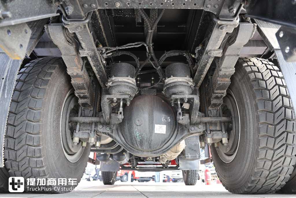 200马力+10挡箱,驾驶室外观内饰豪华,东风拓行X1工程车实拍评测 - 第14张 - 提加商用车网 200马力+10挡箱,驾驶室外观内饰豪华,东风拓行X1工程车实拍评测 - 第14张