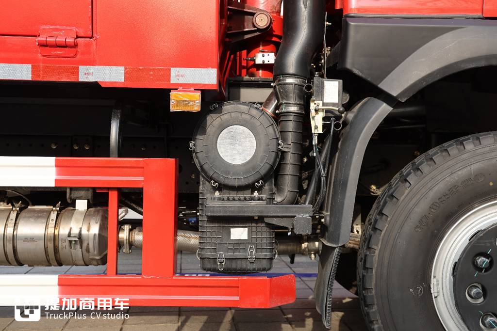 200马力+10挡箱,驾驶室外观内饰豪华,东风拓行X1工程车实拍评测 - 第16张 - 提加商用车网 200马力+10挡箱,驾驶室外观内饰豪华,东风拓行X1工程车实拍评测 - 第16张