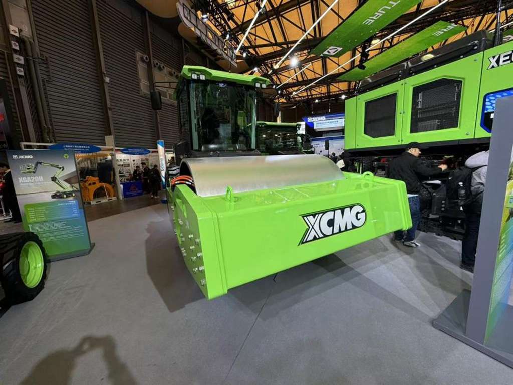发力工程机械,注入绿色动能——bauma CHINA 2024上海宝马展上的微宏“芯”能量 - 第2张 - 提加商用车网 发力工程机械,注入绿色动能——bauma CHINA 2024上海宝马展上的微宏“芯”能量 - 第2张