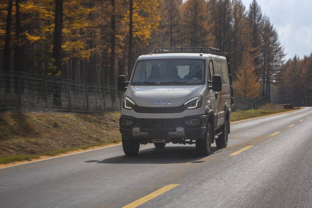 越野车秒变露营旅居车,驾驶依维柯欧霸·山海开启新玩法 - 第2张 - 提加商用车网 越野车秒变露营旅居车,驾驶依维柯欧霸·山海开启新玩法 - 第2张