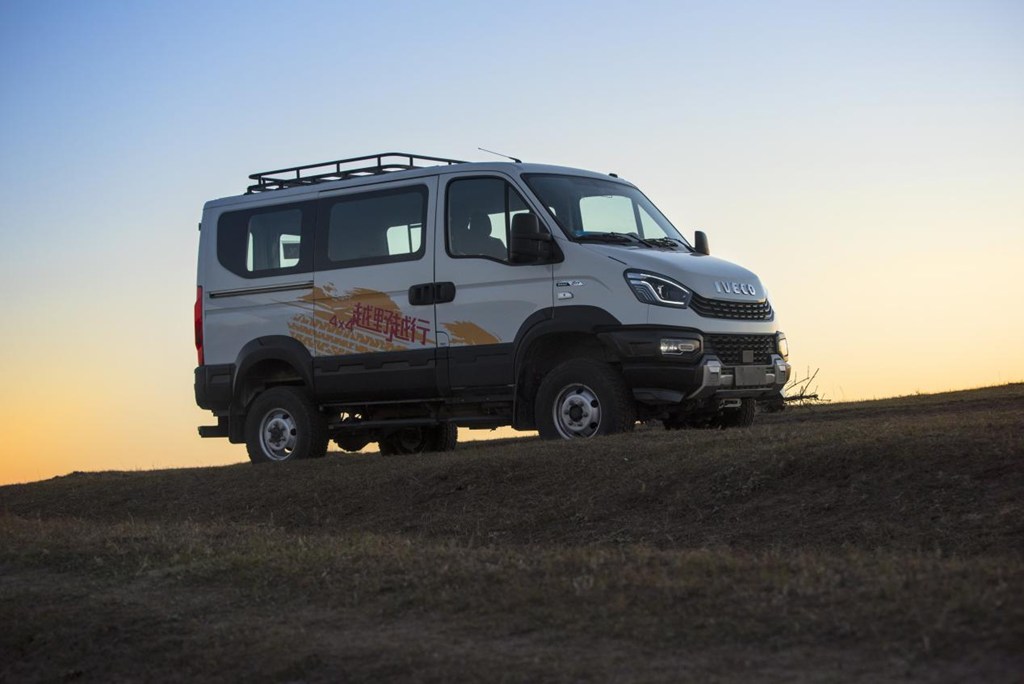 越野车秒变露营旅居车,驾驶依维柯欧霸·山海开启新玩法 - 第3张 - 提加商用车网 越野车秒变露营旅居车,驾驶依维柯欧霸·山海开启新玩法 - 第3张