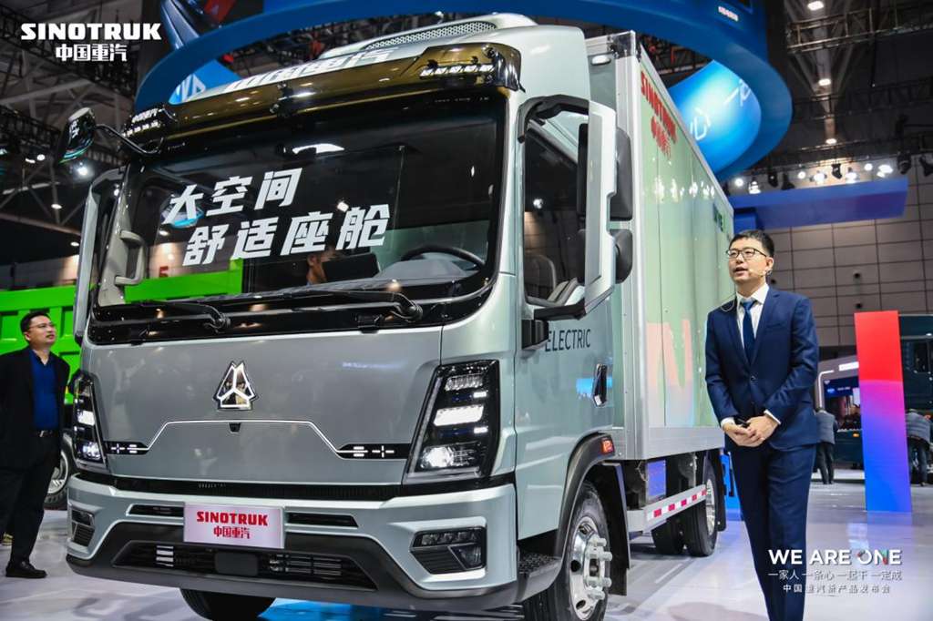 中国重汽新能源新品荣耀启程 领航物流运输行业向“绿”而行 - 第3张