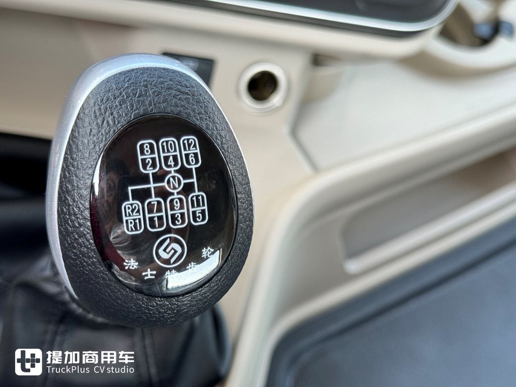 堪称全能,复合运输长途干线都能干!实拍乘龙H5V 540马力天然气牵引车 - 第4张 - 提加商用车网 堪称全能,复合运输长途干线都能干!实拍乘龙H5V 540马力天然气牵引车 - 第4张