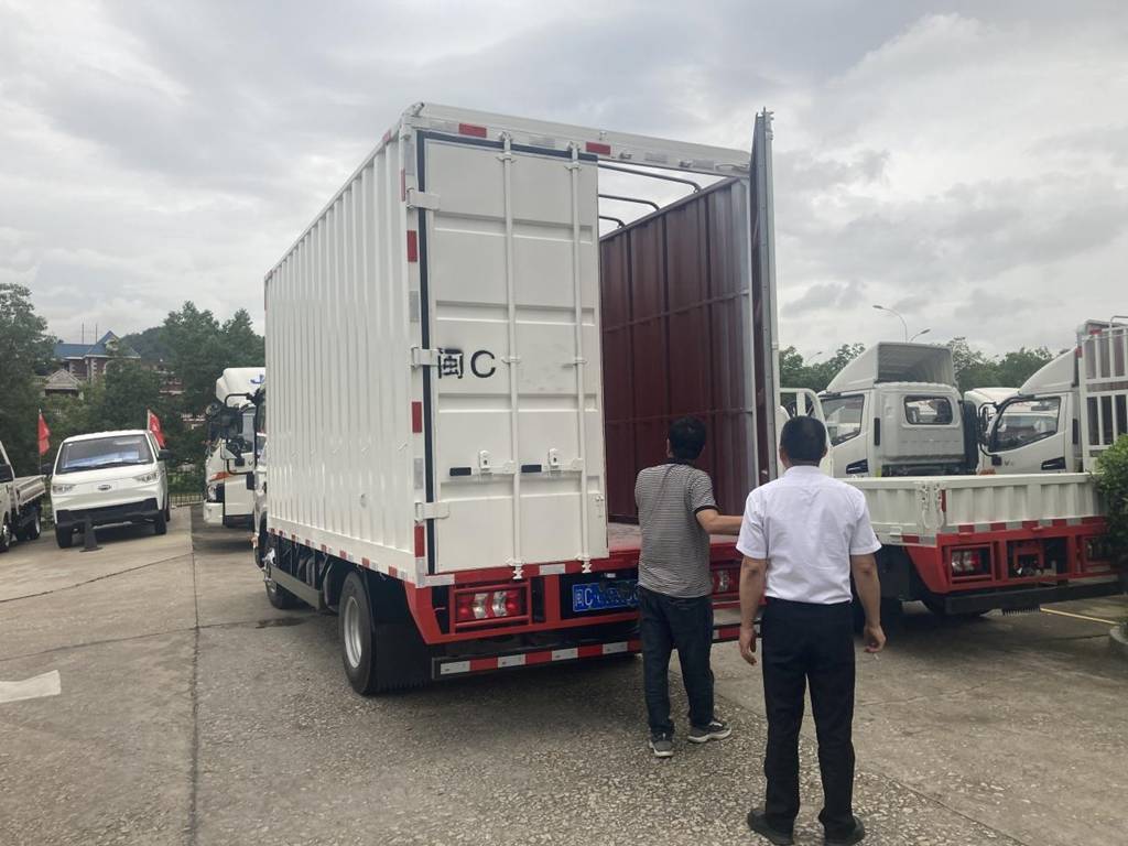 携手江淮骏铃A8运服装,泉州林师傅拼出美好未来 - 第4张 - 提加商用车网 携手江淮骏铃A8运服装,泉州林师傅拼出美好未来 - 第4张