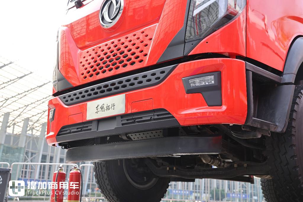 200马力+10挡箱,驾驶室外观内饰豪华,东风拓行X1工程车实拍评测 - 第4张 - 提加商用车网 200马力+10挡箱,驾驶室外观内饰豪华,东风拓行X1工程车实拍评测 - 第4张