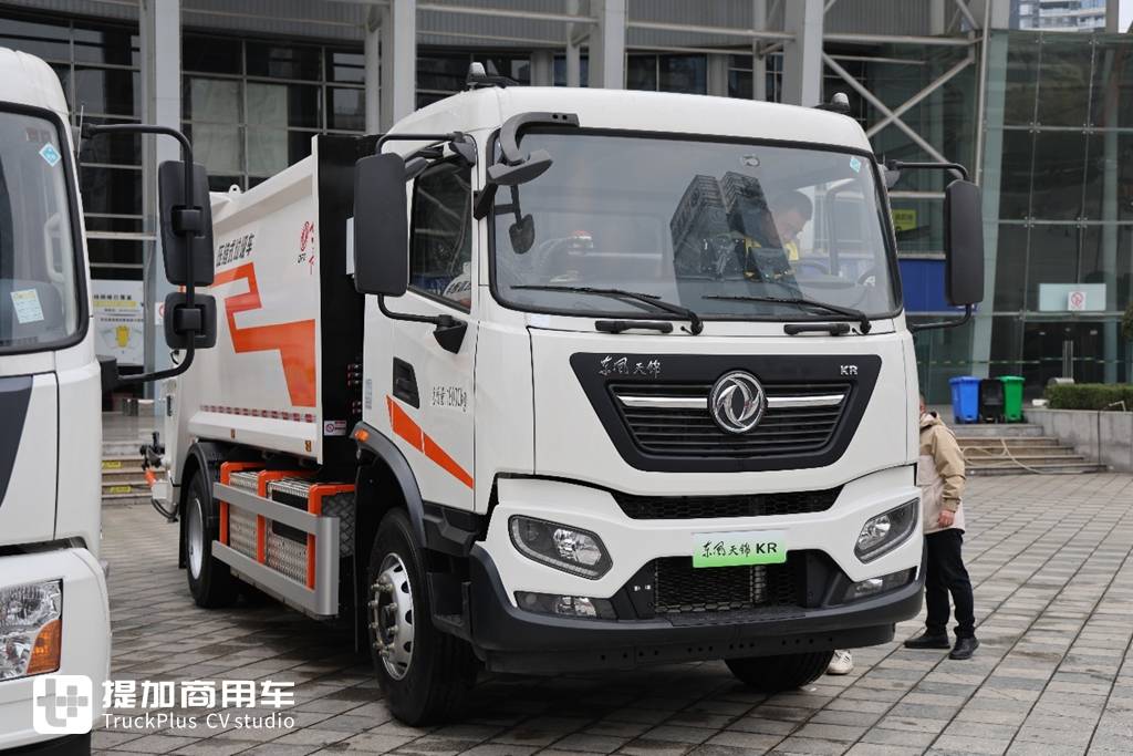 第六代车型即将来袭,东风商用车2025合作伙伴大会现场展车真多,都有哪些亮点配置? - 第46张 - 提加商用车网 第六代车型即将来袭,东风商用车2025合作伙伴大会现场展车真多,都有哪些亮点配置? - 第46张