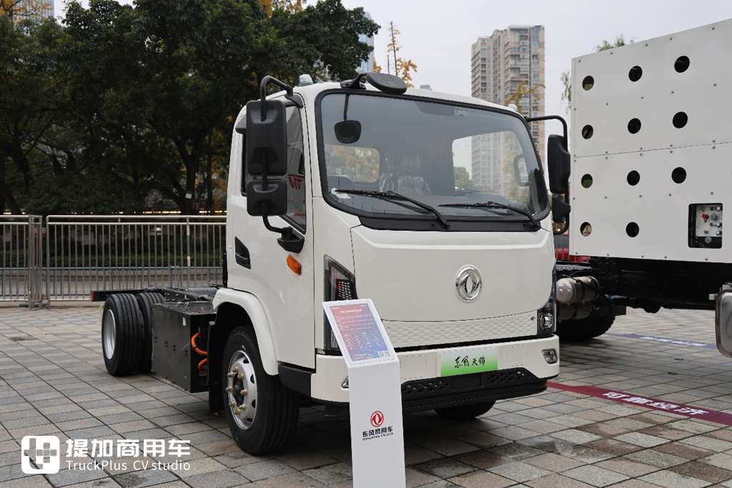 第六代车型即将来袭,东风商用车2025合作伙伴大会现场展车真多,都有哪些亮点配置? - 第48张 - 提加商用车网 第六代车型即将来袭,东风商用车2025合作伙伴大会现场展车真多,都有哪些亮点配置? - 第48张