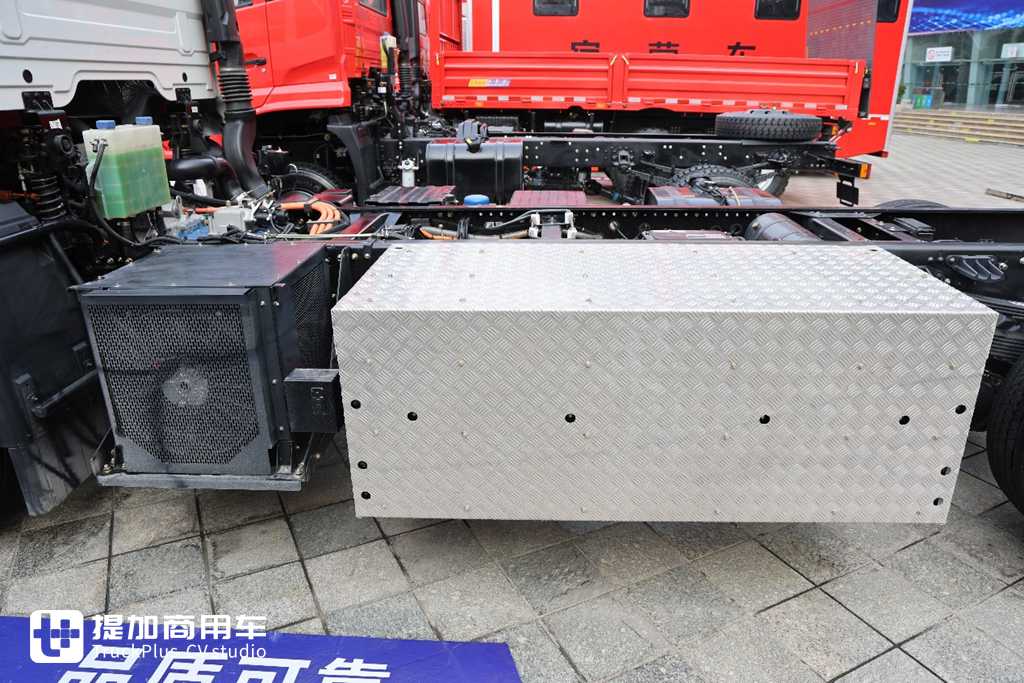环卫理想底盘!P2混动,纯电可行驶50km+,东风天锦KR混动二类底盘实拍 - 第5张 - 提加商用车网 环卫理想底盘!P2混动,纯电可行驶50km+,东风天锦KR混动二类底盘实拍 - 第5张