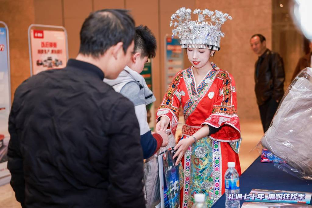 乘龙H5 4x2极限自卸遵义上市,前后市场一体化服务暖人心 - 第6张 - 提加商用车网 乘龙H5 4x2极限自卸遵义上市,前后市场一体化服务暖人心 - 第6张