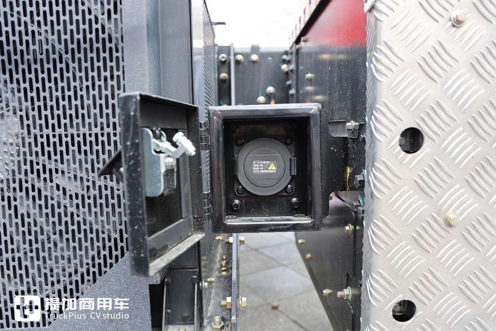 环卫理想底盘!P2混动,纯电可行驶50km+,东风天锦KR混动二类底盘实拍 - 第6张 - 提加商用车网 环卫理想底盘!P2混动,纯电可行驶50km+,东风天锦KR混动二类底盘实拍 - 第6张