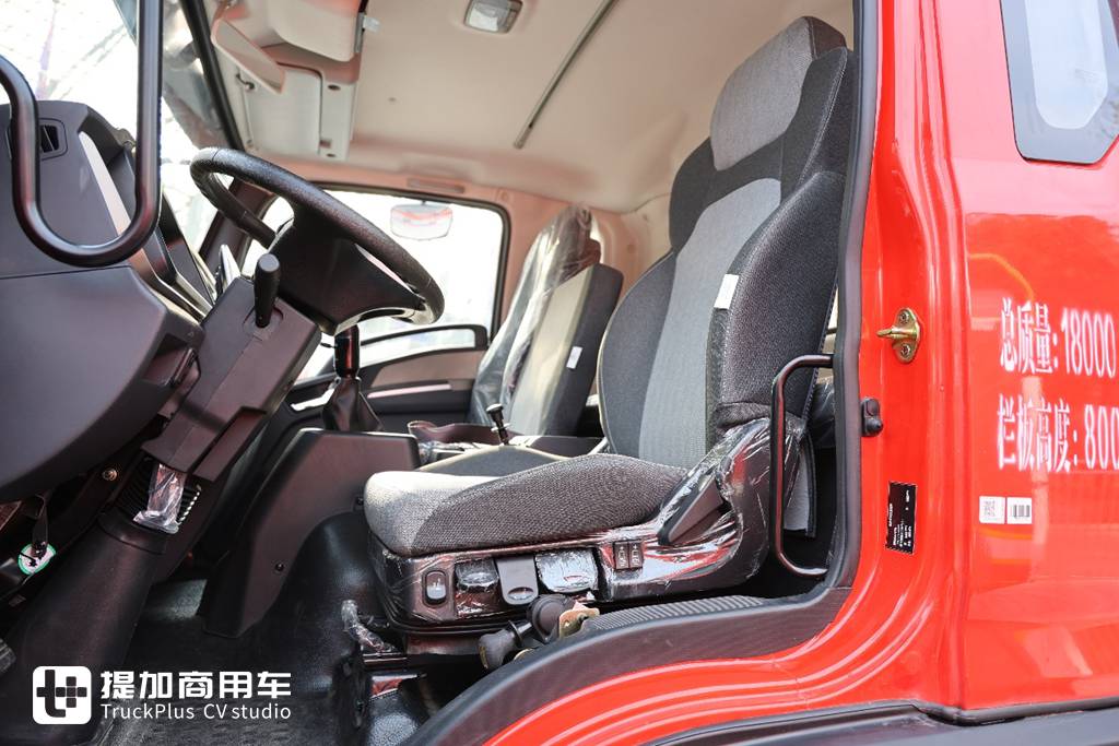 200马力+10挡箱,驾驶室外观内饰豪华,东风拓行X1工程车实拍评测 - 第6张 - 提加商用车网 200马力+10挡箱,驾驶室外观内饰豪华,东风拓行X1工程车实拍评测 - 第6张