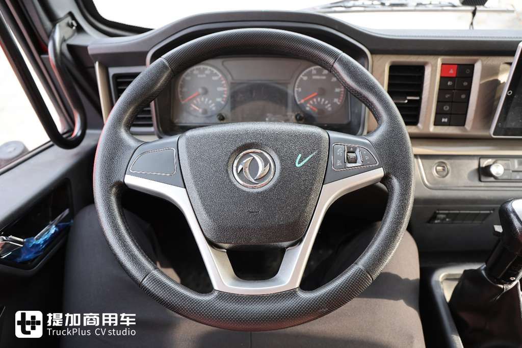 200马力+10挡箱,驾驶室外观内饰豪华,东风拓行X1工程车实拍评测 - 第7张 - 提加商用车网 200马力+10挡箱,驾驶室外观内饰豪华,东风拓行X1工程车实拍评测 - 第7张