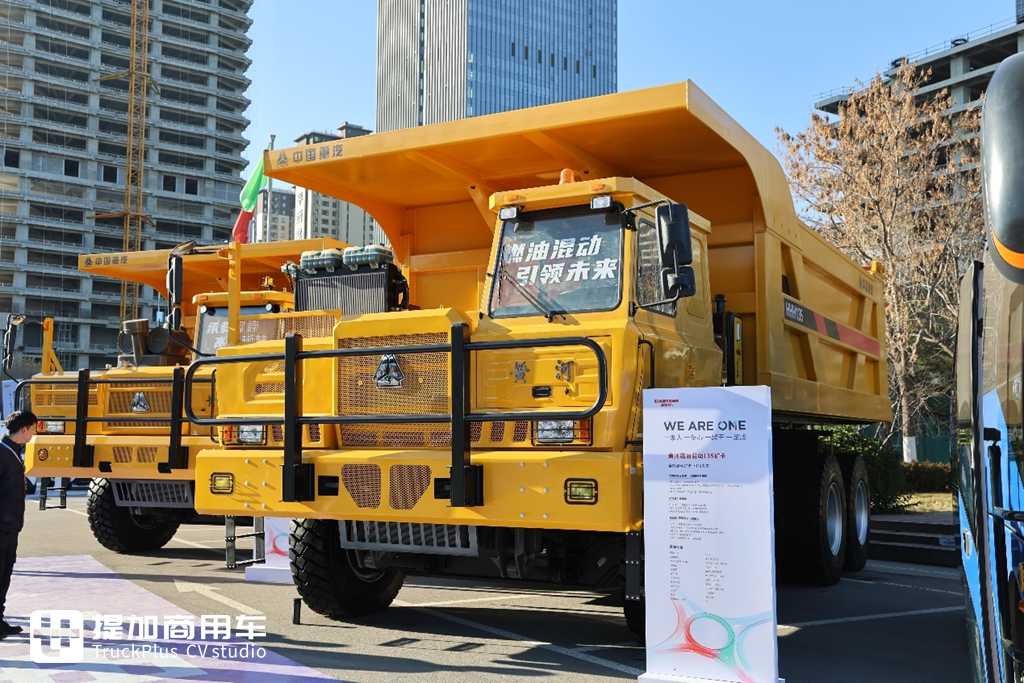 全新一代燃油重卡平台亮相,带你逛重汽2025全球伙伴大会现场,其他重磅展车也抢眼 - 第74张 - 提加商用车网 全新一代燃油重卡平台亮相,带你逛重汽2025全球伙伴大会现场,其他重磅展车也抢眼 - 第74张