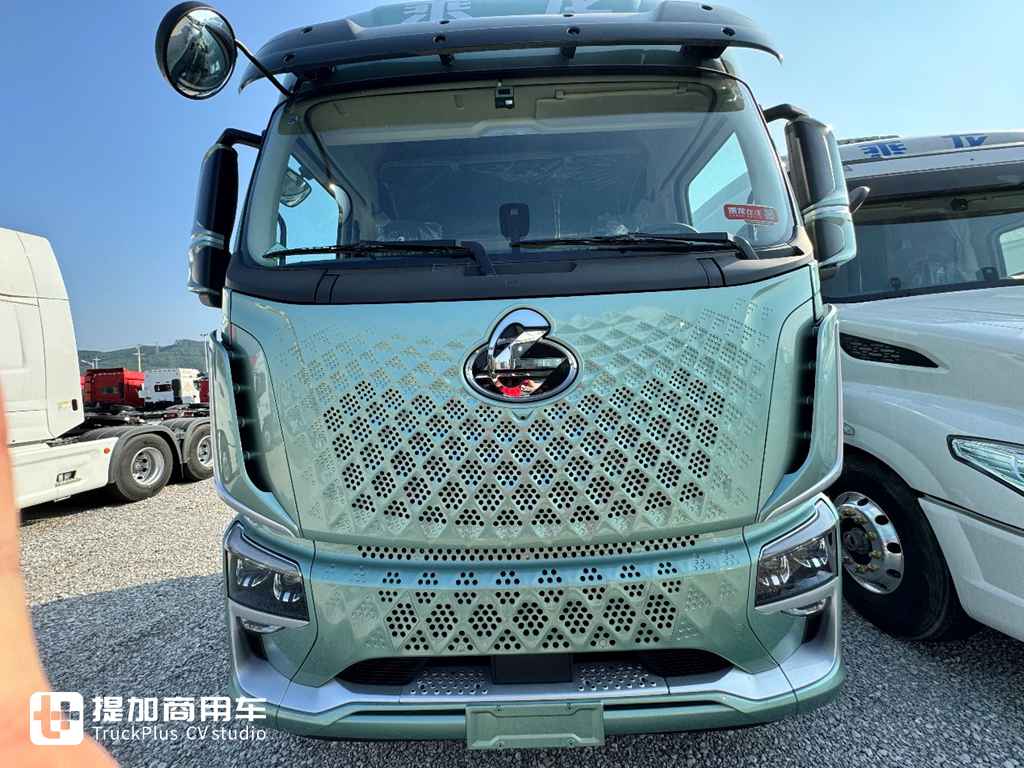 堪称全能,复合运输长途干线都能干!实拍乘龙H5V 540马力天然气牵引车 - 第8张 - 提加商用车网 堪称全能,复合运输长途干线都能干!实拍乘龙H5V 540马力天然气牵引车 - 第8张