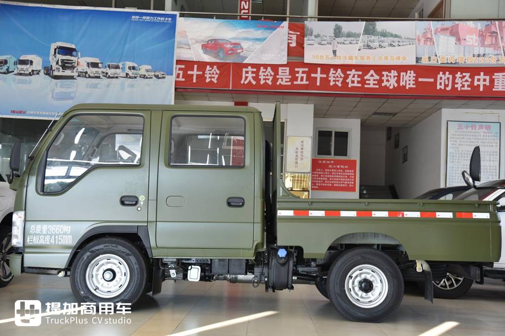 墨绿色的磨砂漆面,全新内饰,庆铃五十铃100P双排单轮车型实拍 - 第8张 - 提加商用车网 墨绿色的磨砂漆面,全新内饰,庆铃五十铃100P双排单轮车型实拍 - 第8张