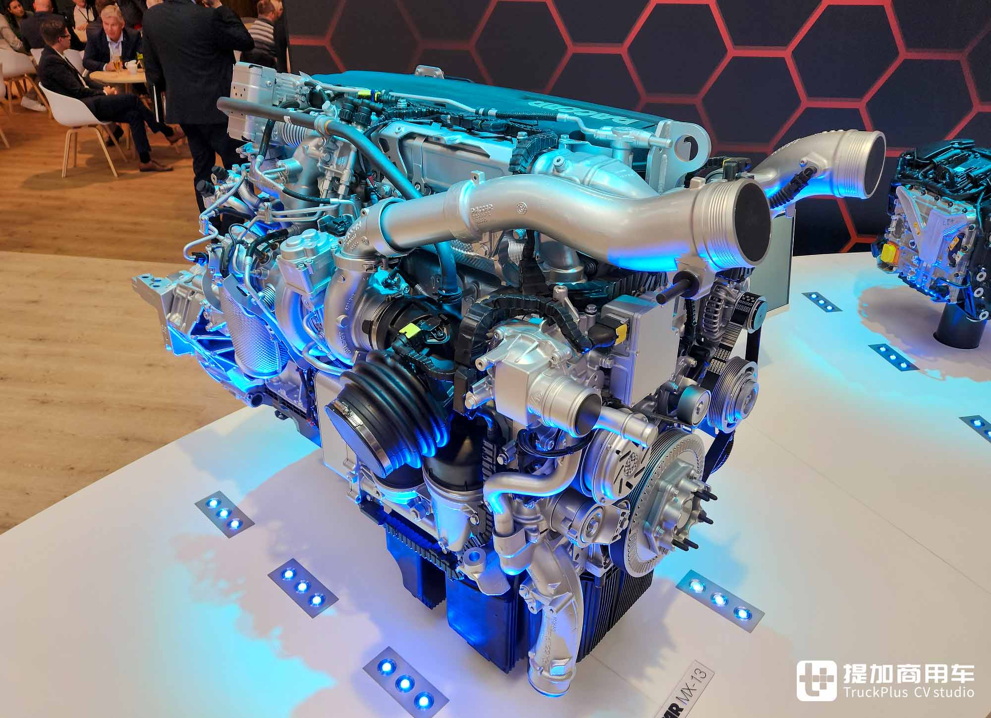 米勒循环柴油机+超小速比后桥,油耗再降3%,新一代达夫卡车来袭,实力几何? - 第10张 - 提加商用车网 米勒循环柴油机+超小速比后桥,油耗再降3%,新一代达夫卡车来袭,实力几何? - 第10张