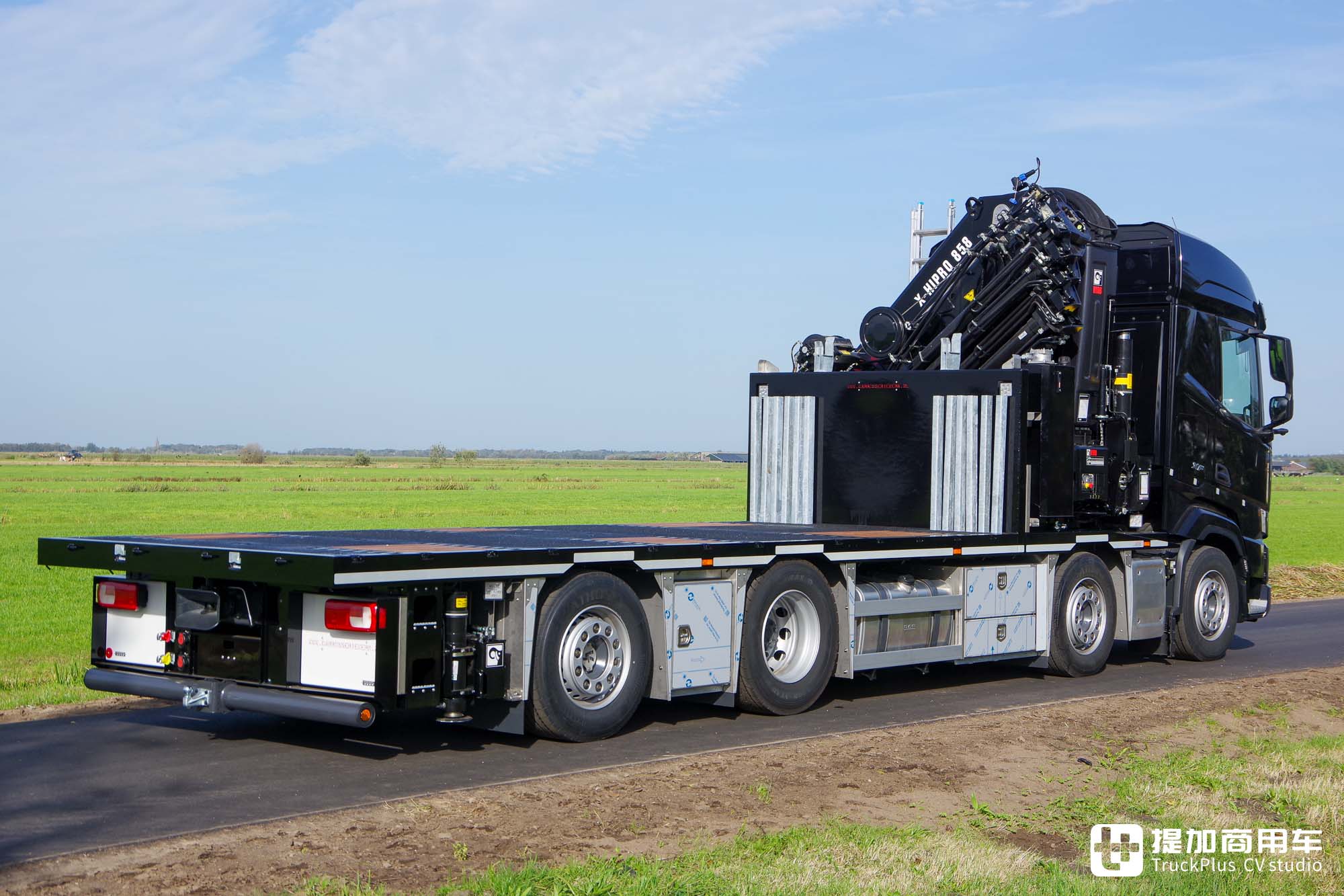 搭载后桥转向系统,吊装拉货两不误,达夫XF随车吊实拍介绍 - 第13张 - 提加商用车网 搭载后桥转向系统,吊装拉货两不误,达夫XF随车吊实拍介绍 - 第13张