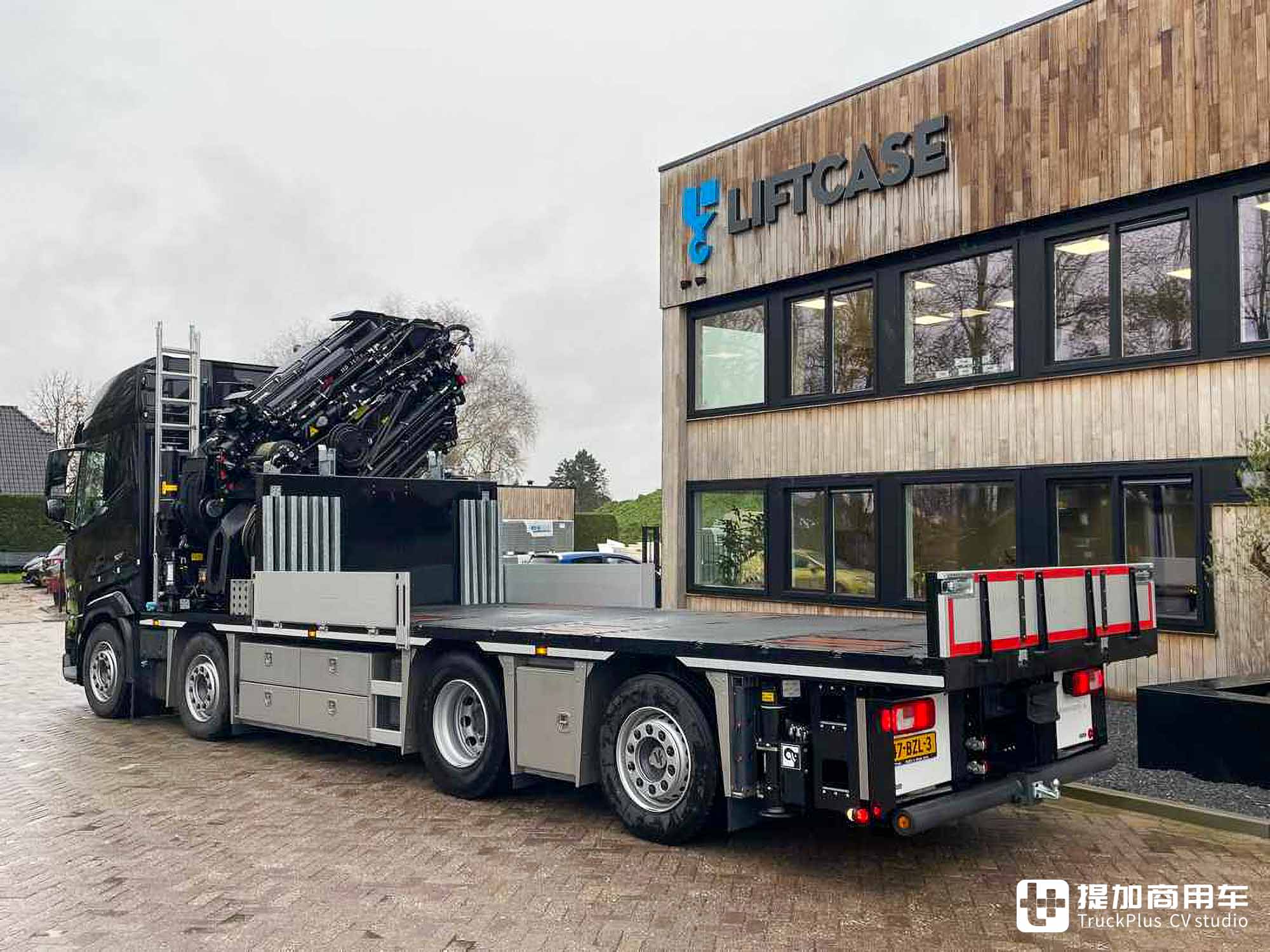 搭载后桥转向系统,吊装拉货两不误,达夫XF随车吊实拍介绍 - 第15张 - 提加商用车网 搭载后桥转向系统,吊装拉货两不误,达夫XF随车吊实拍介绍 - 第15张