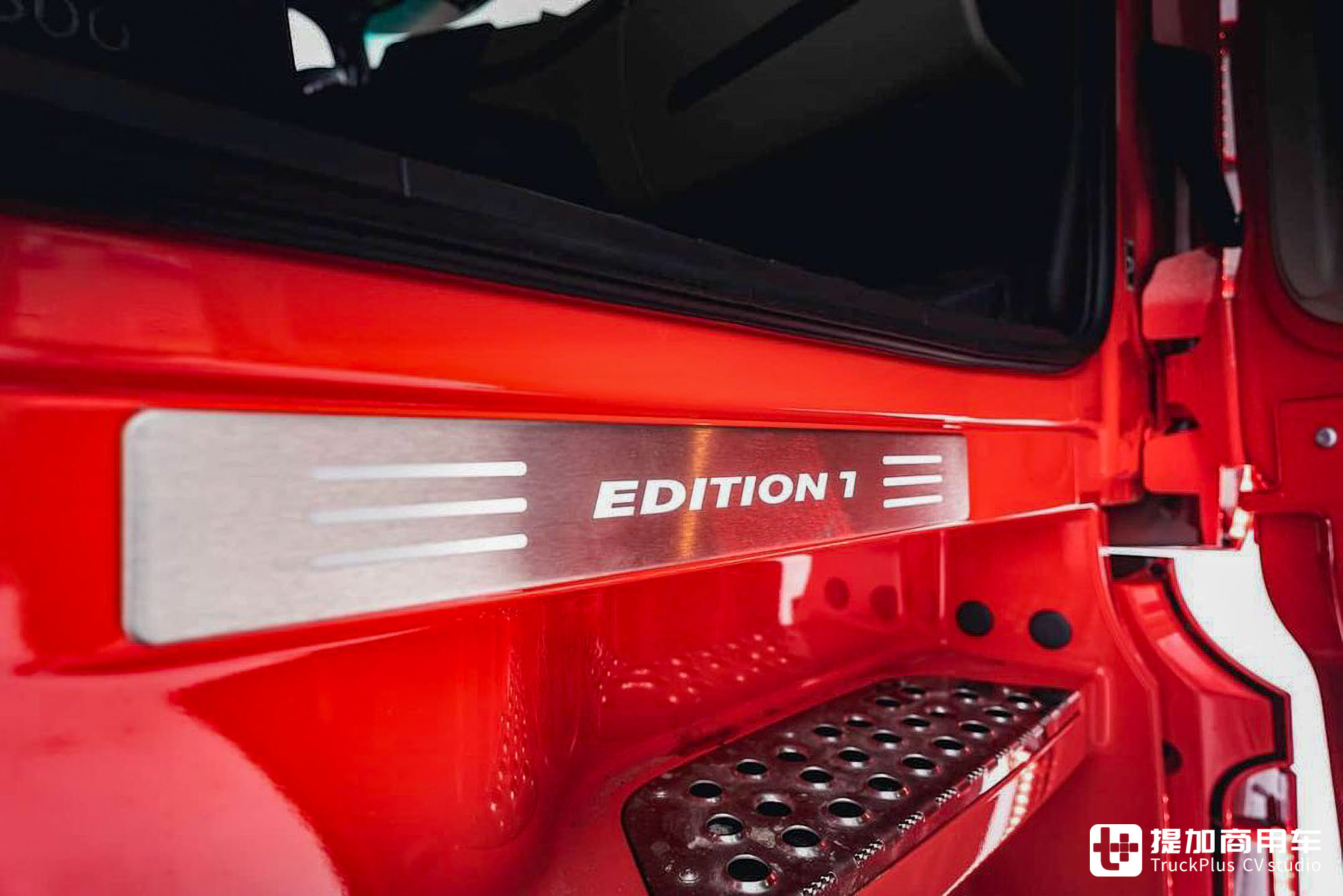 全球限量400台,爆改强大外观,奔驰Actros Edition 1清障车实拍 - 第16张 - 提加商用车网 全球限量400台,爆改强大外观,奔驰Actros Edition 1清障车实拍 - 第16张