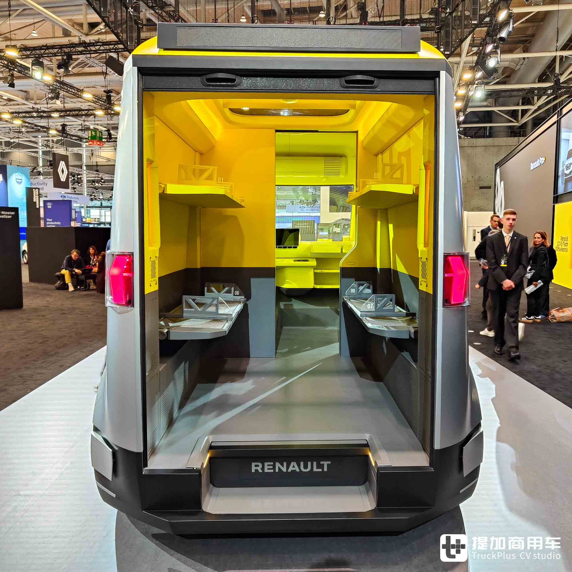 赛博朋克结合复古风格,纯电厢货快递利器,雷诺Estafette概念车实拍 - 第18张 - 提加商用车网 赛博朋克结合复古风格,纯电厢货快递利器,雷诺Estafette概念车实拍 - 第18张