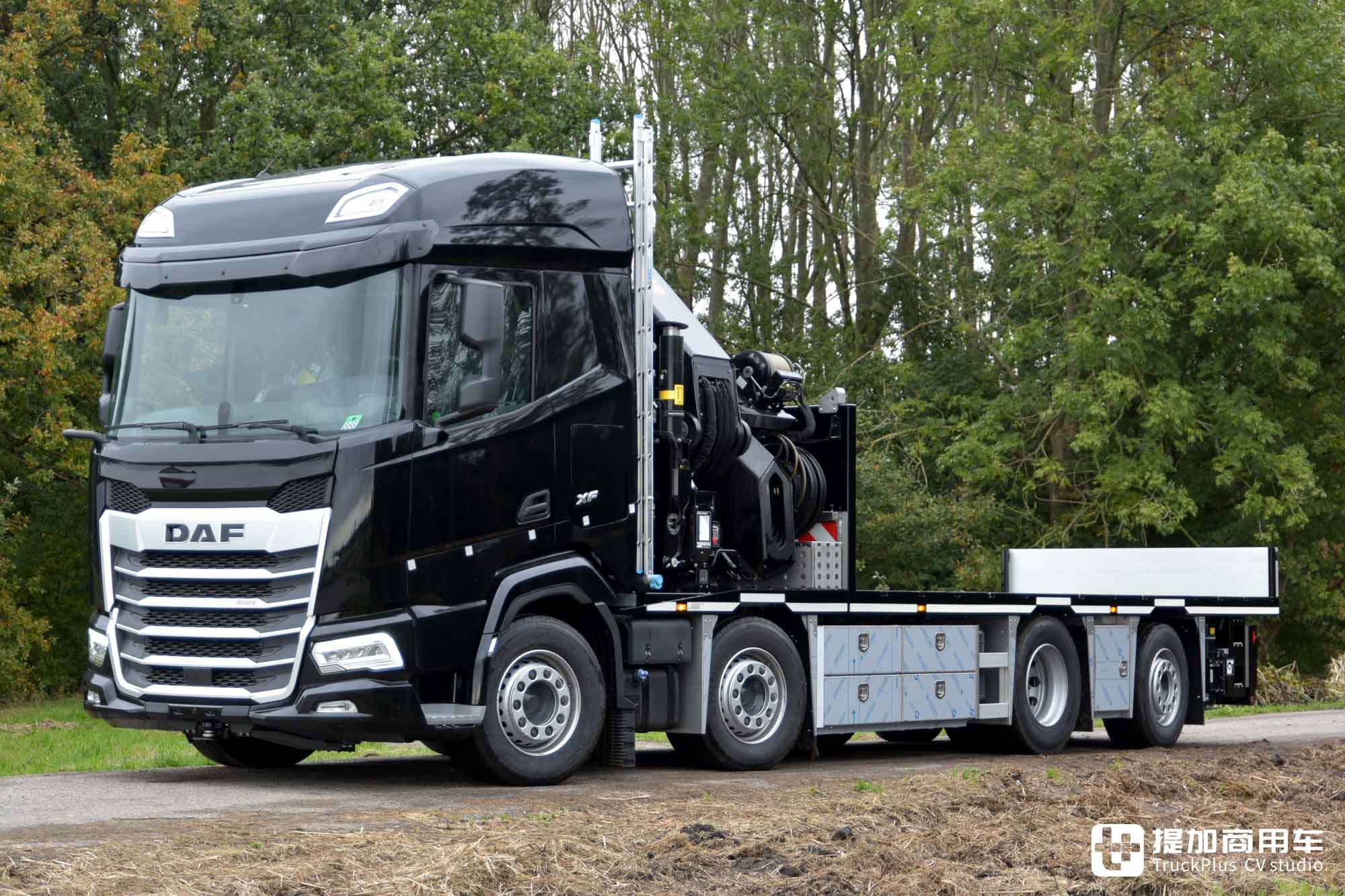 搭载后桥转向系统,吊装拉货两不误,达夫XF随车吊实拍介绍 - 第4张 - 提加商用车网 搭载后桥转向系统,吊装拉货两不误,达夫XF随车吊实拍介绍 - 第4张