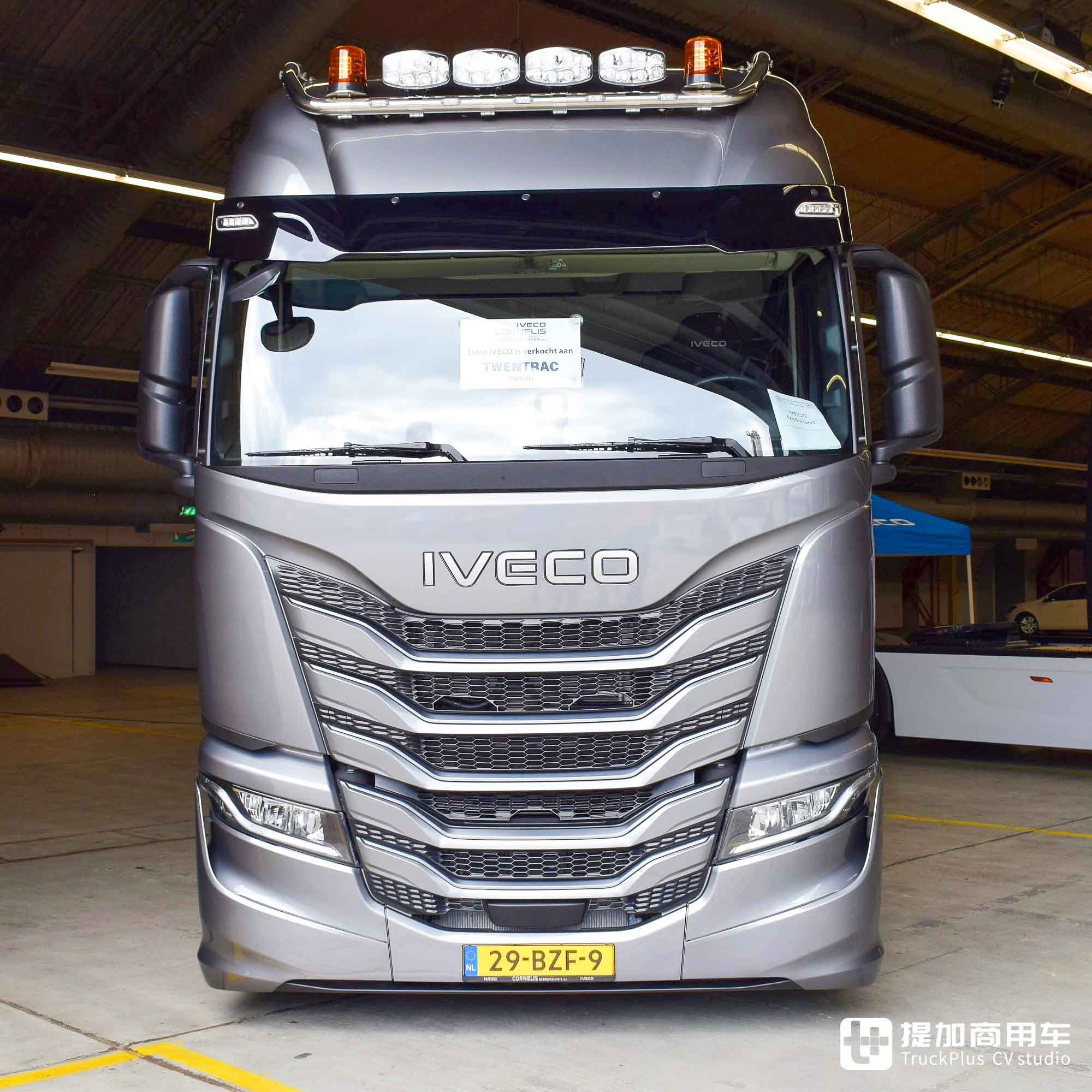 6x2中提升底盘,XC13高效动力+第二代TraXon变速箱,新一代依维柯S-Way农机牵引车实拍 - 第4张 - 提加商用车网 6x2中提升底盘,XC13高效动力+第二代TraXon变速箱,新一代依维柯S-Way农机牵引车实拍 - 第4张