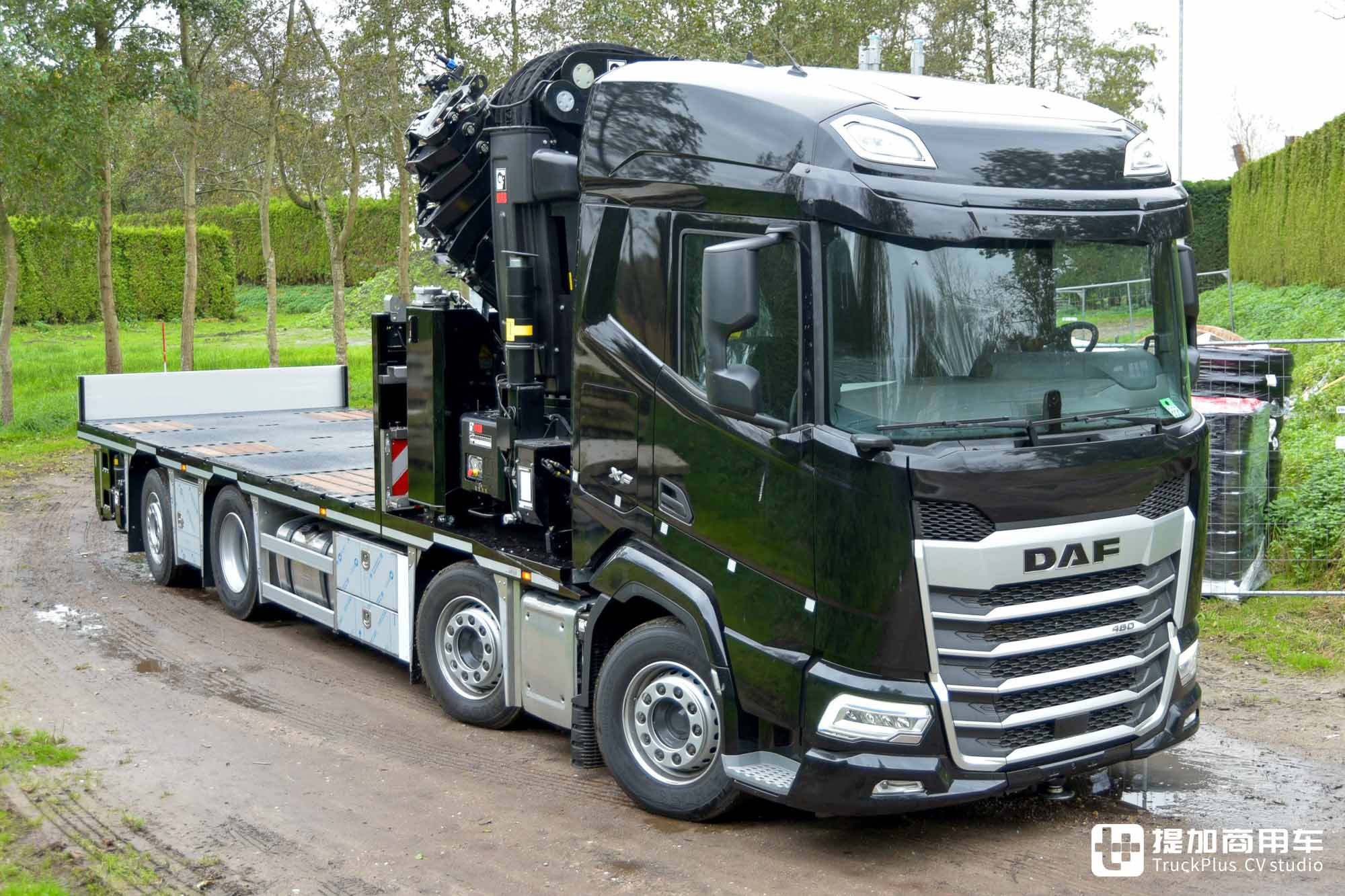 搭载后桥转向系统,吊装拉货两不误,达夫XF随车吊实拍介绍 - 第5张 - 提加商用车网 搭载后桥转向系统,吊装拉货两不误,达夫XF随车吊实拍介绍 - 第5张