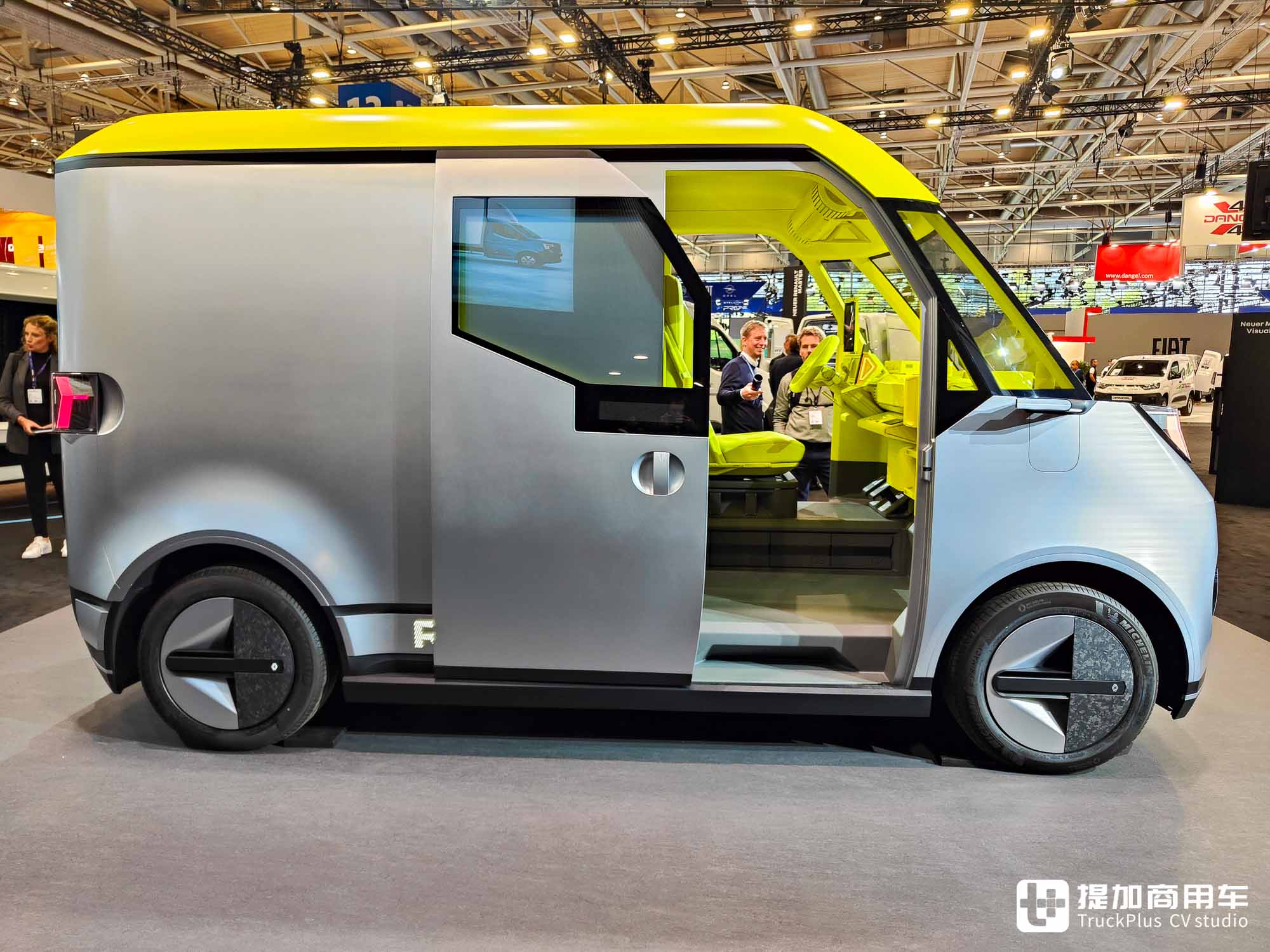 赛博朋克结合复古风格,纯电厢货快递利器,雷诺Estafette概念车实拍 - 第6张 - 提加商用车网 赛博朋克结合复古风格,纯电厢货快递利器,雷诺Estafette概念车实拍 - 第6张