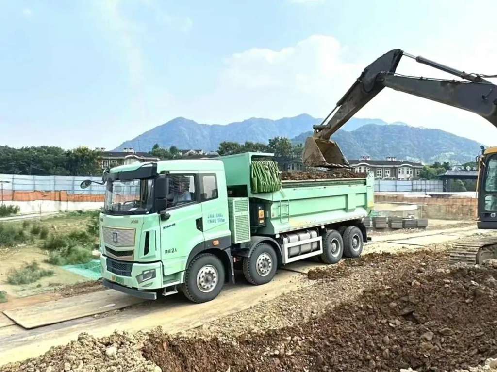 远程X7M醇氢电动自卸车荣获“2025年度值得用户信赖城建渣土运输车”奖项 - 第3张 - 提加商用车网 远程X7M醇氢电动自卸车荣获“2025年度值得用户信赖城建渣土运输车”奖项 - 第3张