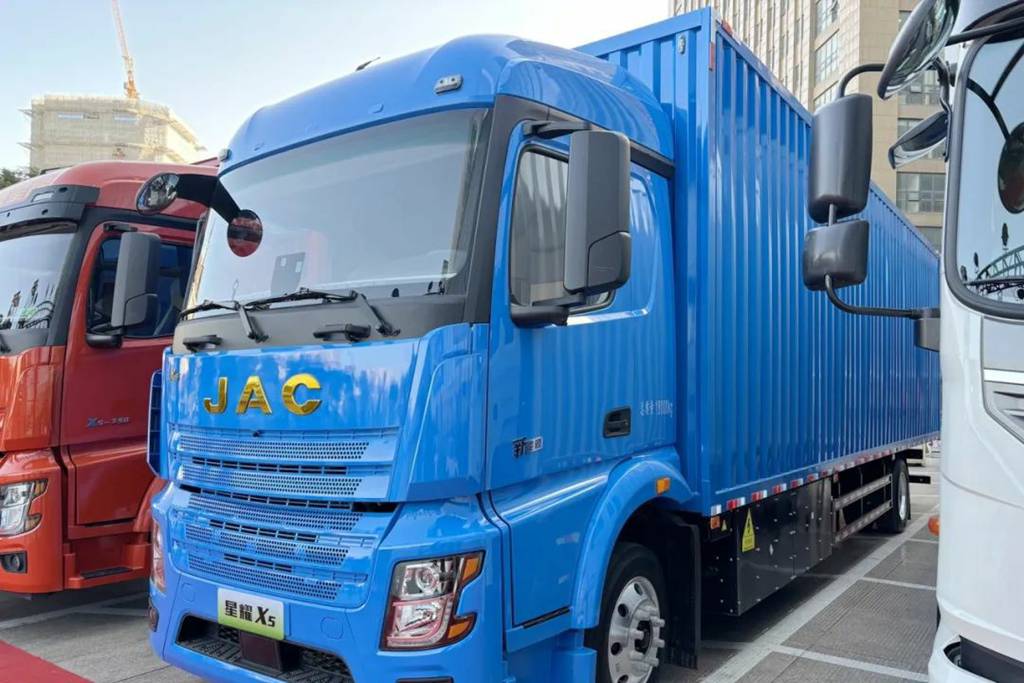 江淮星耀X5 400度纯电载货车:中短途快递快运2C快充更高效 - 第2张 - 提加商用车网 江淮星耀X5 400度纯电载货车:中短途快递快运2C快充更高效 - 第2张