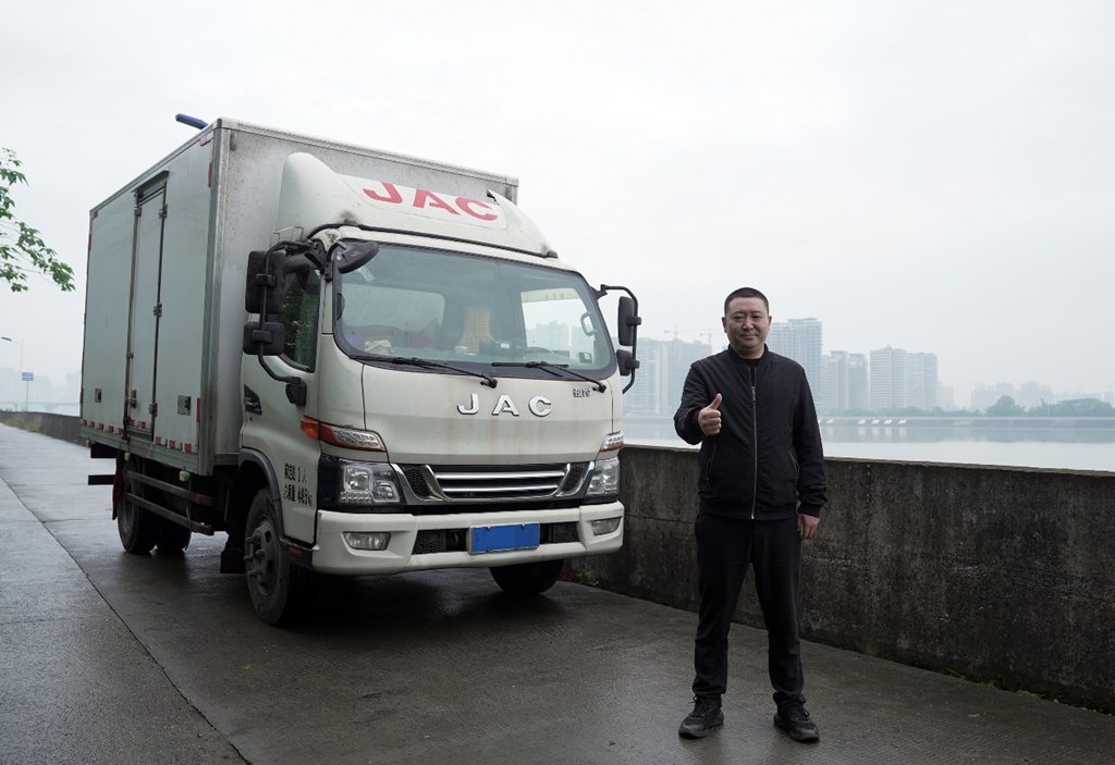 江淮1卡与1号伙伴唐加齐双向奔赴,百万公里无大修破记录 - 第1张 - 提加商用车网 江淮1卡与1号伙伴唐加齐双向奔赴,百万公里无大修破记录 - 第1张