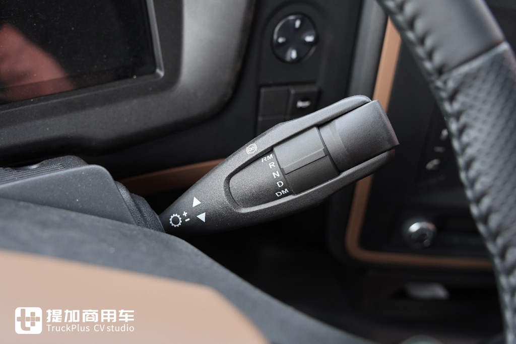 龙擎350马力,驾驶室舒适度全方位升级,这辆东风天锦KR Plus堪称绿通神器 - 第12张 - 提加商用车网 龙擎350马力,驾驶室舒适度全方位升级,这辆东风天锦KR Plus堪称绿通神器 - 第12张