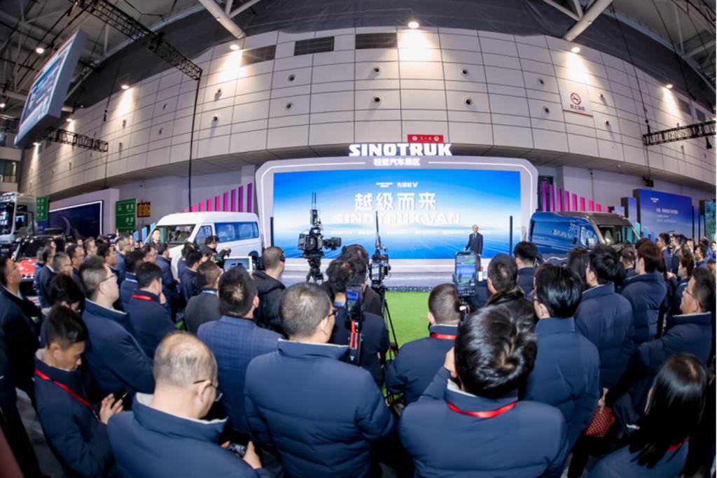 新品齐发、硬核挑战、迈向国际 中国重汽轻型汽车的2024年 - 第2张 - 提加商用车网 新品齐发、硬核挑战、迈向国际 中国重汽轻型汽车的2024年 - 第2张