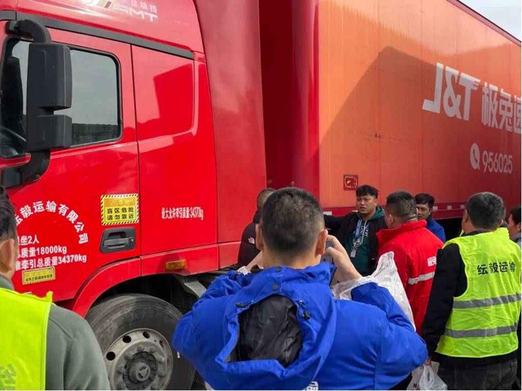 康迈走进极兔无锡转运中心,保障平安运输工作 - 第3张 - 提加商用车网 康迈走进极兔无锡转运中心,保障平安运输工作 - 第3张