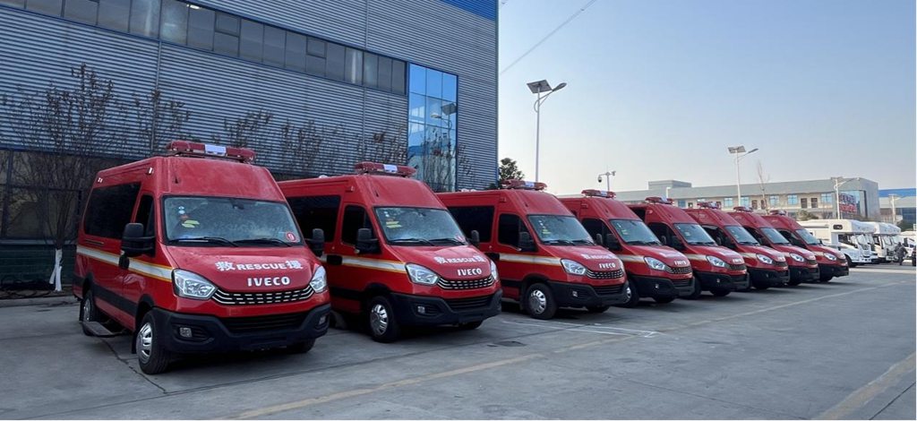 依维柯欧霸·雷霆越野四驱森林消防车成功交付!南京依维柯喜迎新年交车开门红! - 第3张 - 提加商用车网 依维柯欧霸·雷霆越野四驱森林消防车成功交付!南京依维柯喜迎新年交车开门红! - 第3张