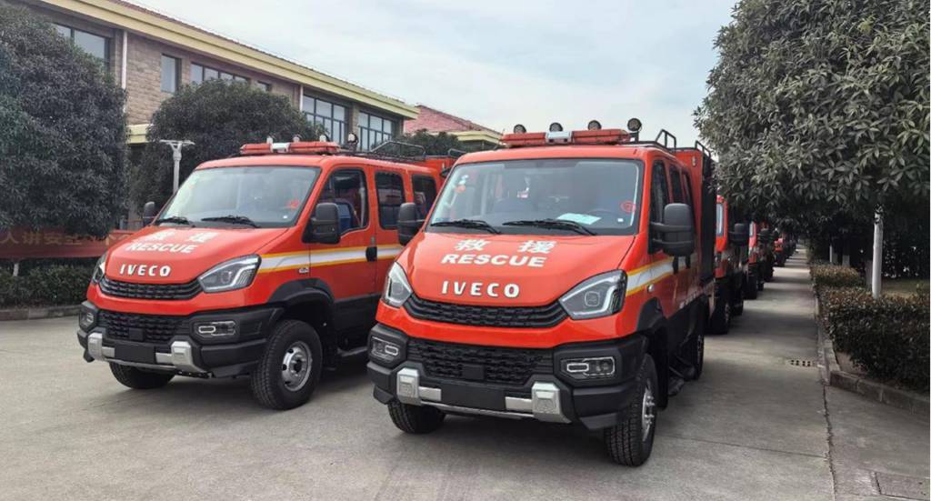 依维柯欧霸·雷霆越野四驱森林消防车成功交付!南京依维柯喜迎新年交车开门红! - 第5张 - 提加商用车网 依维柯欧霸·雷霆越野四驱森林消防车成功交付!南京依维柯喜迎新年交车开门红! - 第5张