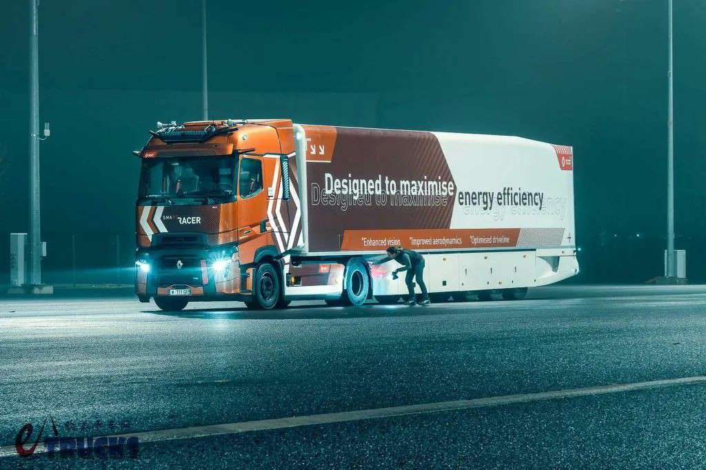 油耗降低14%!法式情调结合顶尖科技,雷诺卡车最强战力:T-High Smart Racer特别版车型实拍 - 第2张 - 提加商用车网 油耗降低14%!法式情调结合顶尖科技,雷诺卡车最强战力:T-High Smart Racer特别版车型实拍 - 第2张