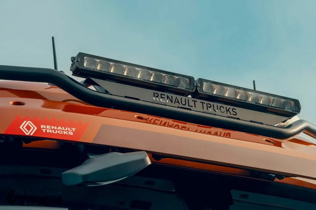 油耗降低14%!法式情调结合顶尖科技,雷诺卡车最强战力:T-High Smart Racer特别版车型实拍 - 第11张 - 提加商用车网 油耗降低14%!法式情调结合顶尖科技,雷诺卡车最强战力:T-High Smart Racer特别版车型实拍 - 第11张