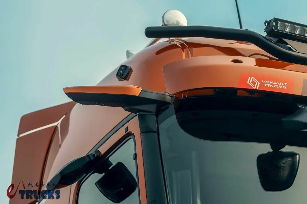 油耗降低14%!法式情调结合顶尖科技,雷诺卡车最强战力:T-High Smart Racer特别版车型实拍 - 第12张 - 提加商用车网 油耗降低14%!法式情调结合顶尖科技,雷诺卡车最强战力:T-High Smart Racer特别版车型实拍 - 第12张