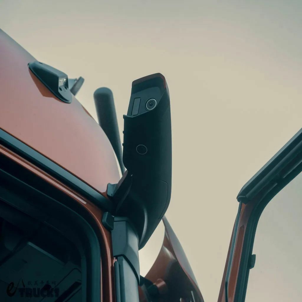 油耗降低14%!法式情调结合顶尖科技,雷诺卡车最强战力:T-High Smart Racer特别版车型实拍 - 第13张 - 提加商用车网 油耗降低14%!法式情调结合顶尖科技,雷诺卡车最强战力:T-High Smart Racer特别版车型实拍 - 第13张