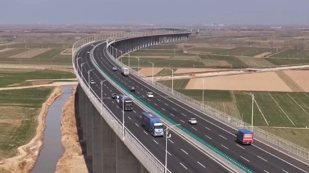 跨黄河、征秦岭,福田欧曼银河以“稳静智省强”续写新丝路传奇 - 第18张 - 提加商用车网 跨黄河、征秦岭,福田欧曼银河以“稳静智省强”续写新丝路传奇 - 第18张