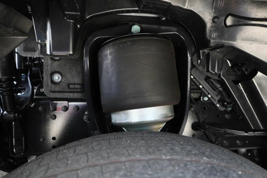 削顶处理？实拍TGS轿运车底盘 - 第3张