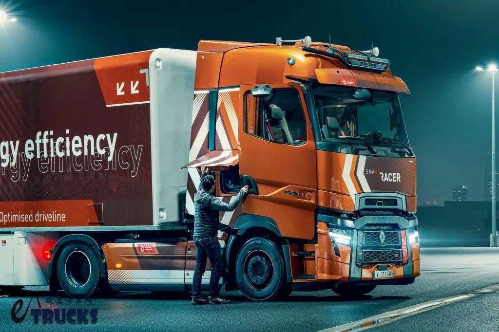 油耗降低14%!法式情调结合顶尖科技,雷诺卡车最强战力:T-High Smart Racer特别版车型实拍 - 第4张 - 提加商用车网 油耗降低14%!法式情调结合顶尖科技,雷诺卡车最强战力:T-High Smart Racer特别版车型实拍 - 第4张