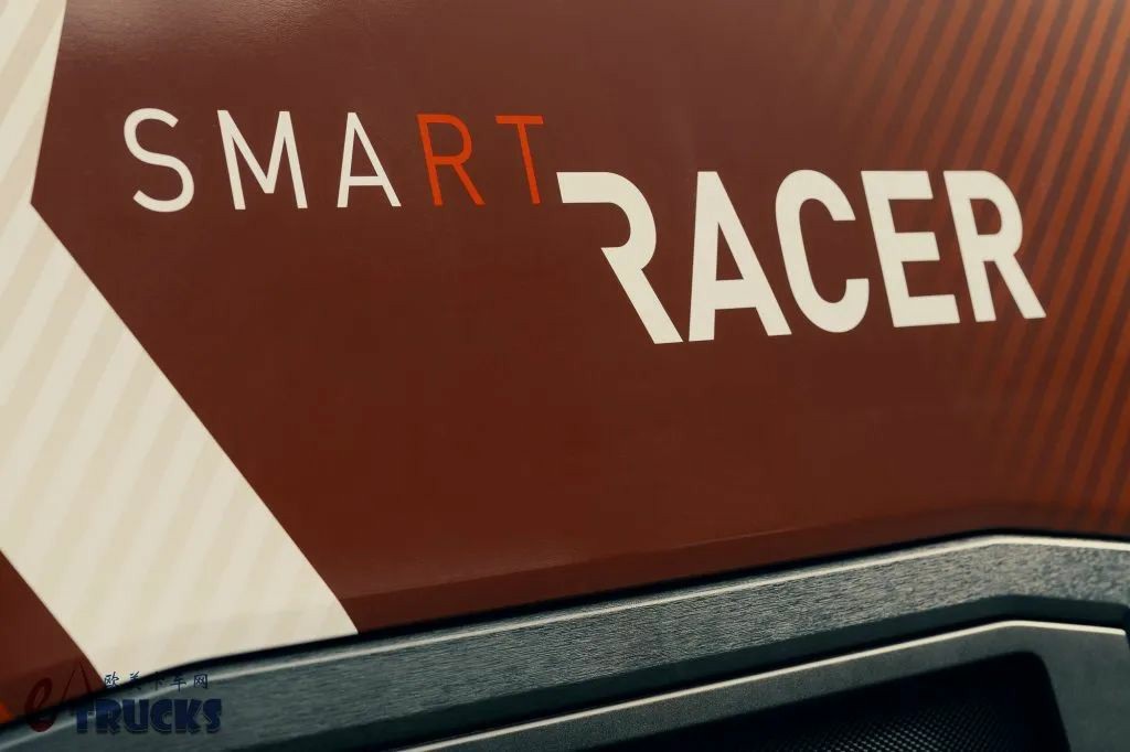 油耗降低14%!法式情调结合顶尖科技,雷诺卡车最强战力:T-High Smart Racer特别版车型实拍 - 第5张 - 提加商用车网 油耗降低14%!法式情调结合顶尖科技,雷诺卡车最强战力:T-High Smart Racer特别版车型实拍 - 第5张