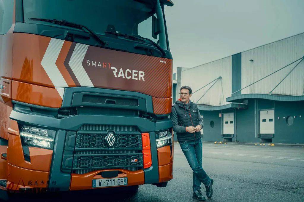 油耗降低14%!法式情调结合顶尖科技,雷诺卡车最强战力:T-High Smart Racer特别版车型实拍 - 第6张 - 提加商用车网 油耗降低14%!法式情调结合顶尖科技,雷诺卡车最强战力:T-High Smart Racer特别版车型实拍 - 第6张