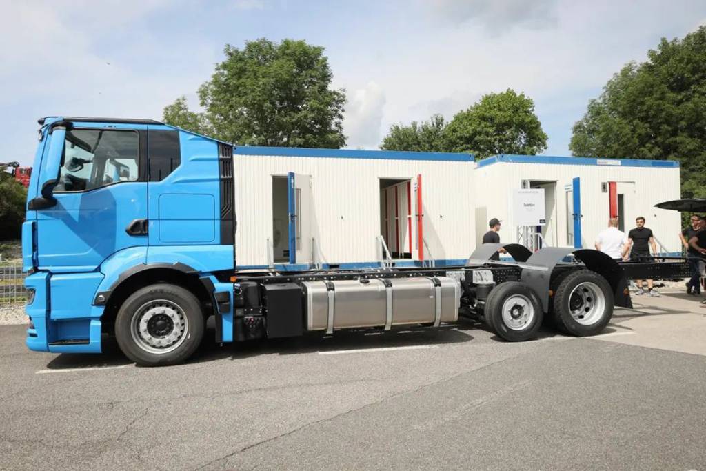 削顶处理？实拍TGS轿运车底盘 - 第6张