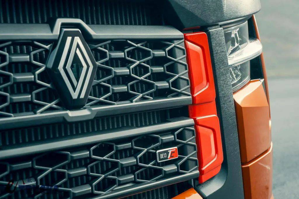 油耗降低14%!法式情调结合顶尖科技,雷诺卡车最强战力:T-High Smart Racer特别版车型实拍 - 第8张 - 提加商用车网 油耗降低14%!法式情调结合顶尖科技,雷诺卡车最强战力:T-High Smart Racer特别版车型实拍 - 第8张