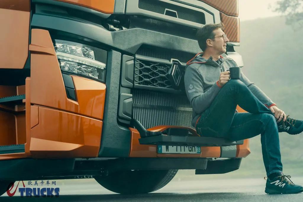 油耗降低14%!法式情调结合顶尖科技,雷诺卡车最强战力:T-High Smart Racer特别版车型实拍 - 第9张 - 提加商用车网 油耗降低14%!法式情调结合顶尖科技,雷诺卡车最强战力:T-High Smart Racer特别版车型实拍 - 第9张