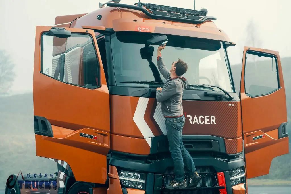 油耗降低14%!法式情调结合顶尖科技,雷诺卡车最强战力:T-High Smart Racer特别版车型实拍 - 第10张 - 提加商用车网 油耗降低14%!法式情调结合顶尖科技,雷诺卡车最强战力:T-High Smart Racer特别版车型实拍 - 第10张