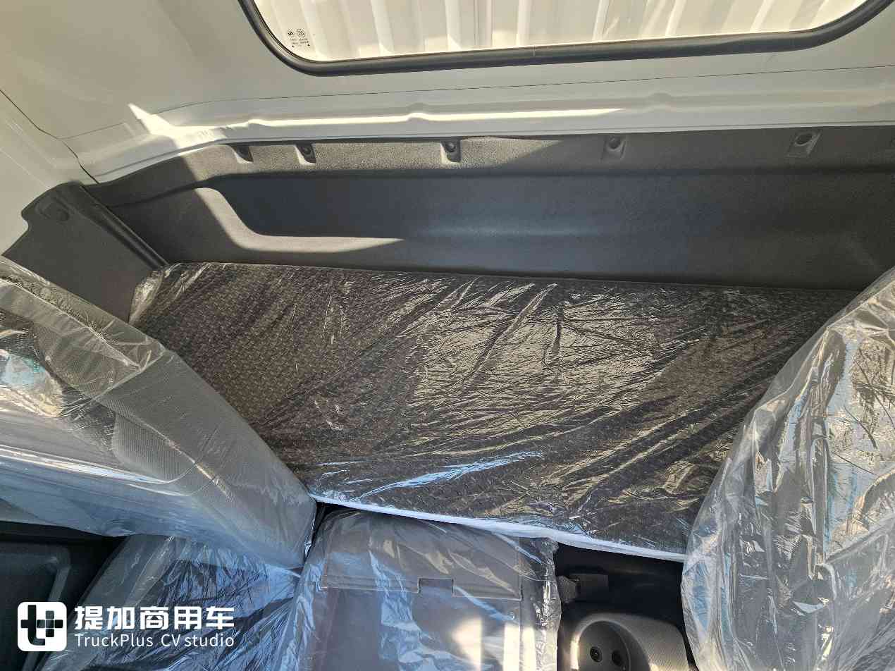 全新4KB1发动机,还有大屏内饰,庆铃五十铃KV100排半轻卡实拍 - 第9张 - 提加商用车网 全新4KB1发动机,还有大屏内饰,庆铃五十铃KV100排半轻卡实拍 - 第9张